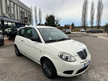 Lancia Ypsilon 1.2 69 CV Unyca