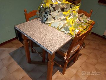 Piccolo tavolo da disimpegno 