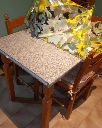 Piccolo tavolo da disimpegno 