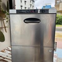 Lavastoviglie ad uso industriale