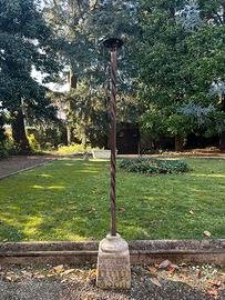 Antico basamento in pietra del'700 con stelo ferro