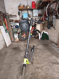 monopattino elettrico+ casco