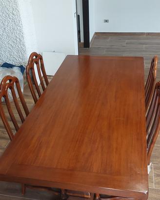 TAVOLO IN LEGNO MASSICCIO