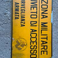 Cartello zona militare