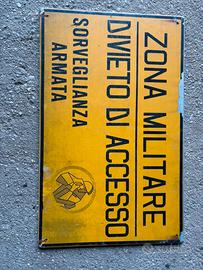 Cartello zona militare