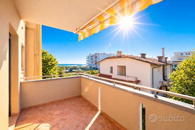 Appartamento trilocale con terrazzo - fronte mare