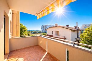 Appartamento trilocale con terrazzo - fronte mare