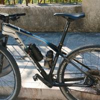 Sc8mbio con bici da corsa