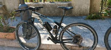 Sc8mbio con bici da corsa