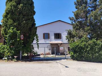 Villa di 265 m² con più di 5 locali e box auto dop