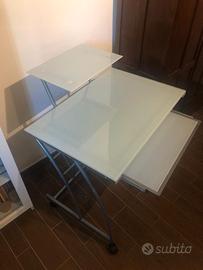 Tavolo di vetro a rotelle per PC