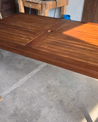 Tavolo in legno da esterno