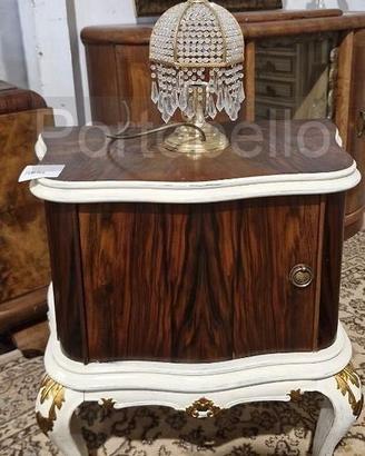 Codice: 270377 COMODINO CHIPPENDALE IN RADICA DI