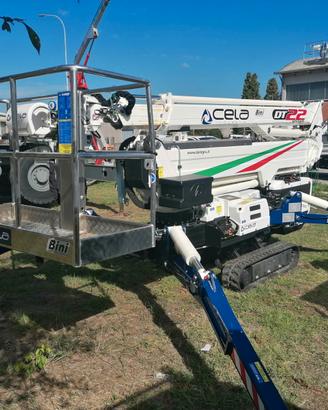 Piattaforma aerea cingolata Cela DT 22 con sbarco 