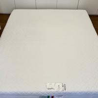 Materasso matrimoniale e cuscini in memory foam