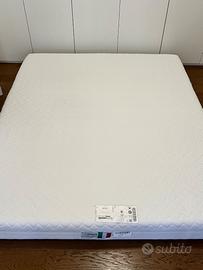 Materasso matrimoniale e cuscini in memory foam