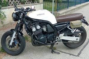 Yamaha FZS600 Fazer custom