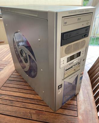 PC Desktop con Monitor LCD Full HD