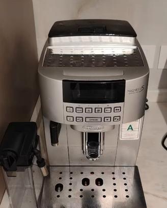 Macchina caffè automatica Magnifica