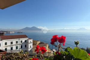 4 LOCALI A NAPOLI