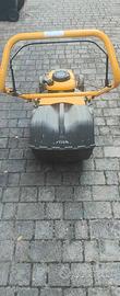 tagliaerba  con motoe  scoppio