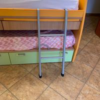 Letto a castello multiuso con scrivania