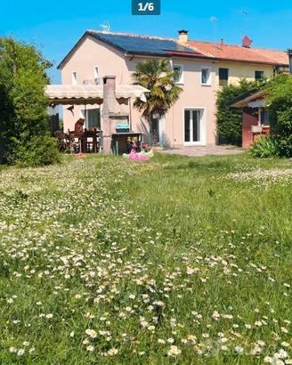 Casa restaurata a nuovo con 1500m di giardino