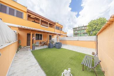 VILLA A SCHIERA A ROMA