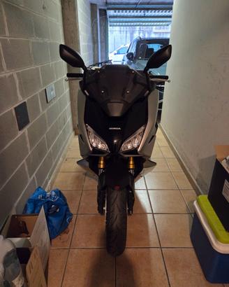Honda Forza 750