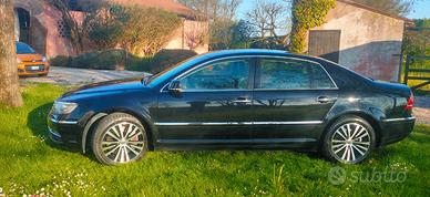 VOLKSWAGEN Phaeton - 2012