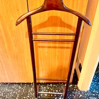 Servomuto in legno marrone