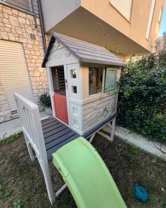 Casetta giardino con scivolo