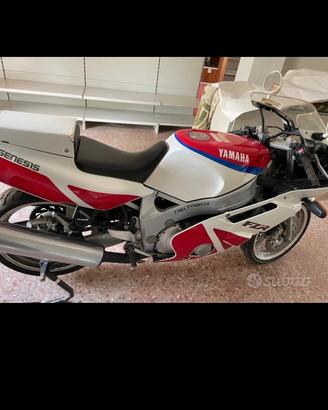 Yamaha FZR 600