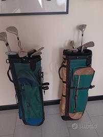 Due sacche da golf con mazze assortite