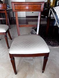 Sedie in legno con copertura in seta