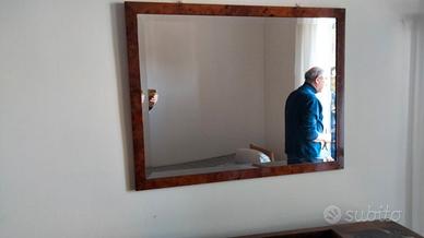 specchio con cornice in legno