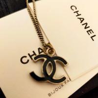 collana con ciondolo Chanel 