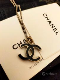 collana con ciondolo Chanel 