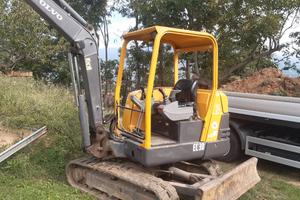 MINIESCAVATORE VOLVO EC30