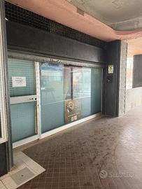 NEGOZIO a 100 mt. dalla Rotonda a Mare