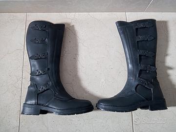 Stivali militari nuovi 