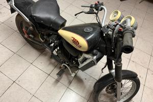Moto 50 aprilia red rose