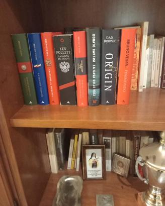 BLOCCO DI 130 LIBRI