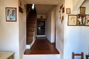 Casa campidanese su due livelli con cortile