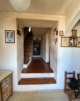 Casa campidanese su due livelli con cortile