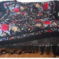 Foulard con ricamo a mano in seta di fiori rossi