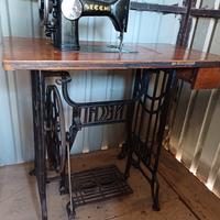 Macchina da cucire Necchi anni 50