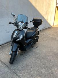 Beverly 300 i.e. ABS-ASR Police