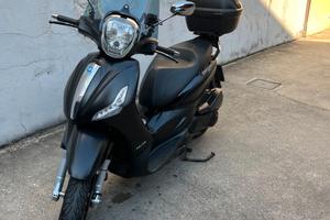 Beverly 300 i.e. ABS-ASR Police