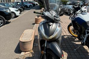 Honda SH 300 airforce